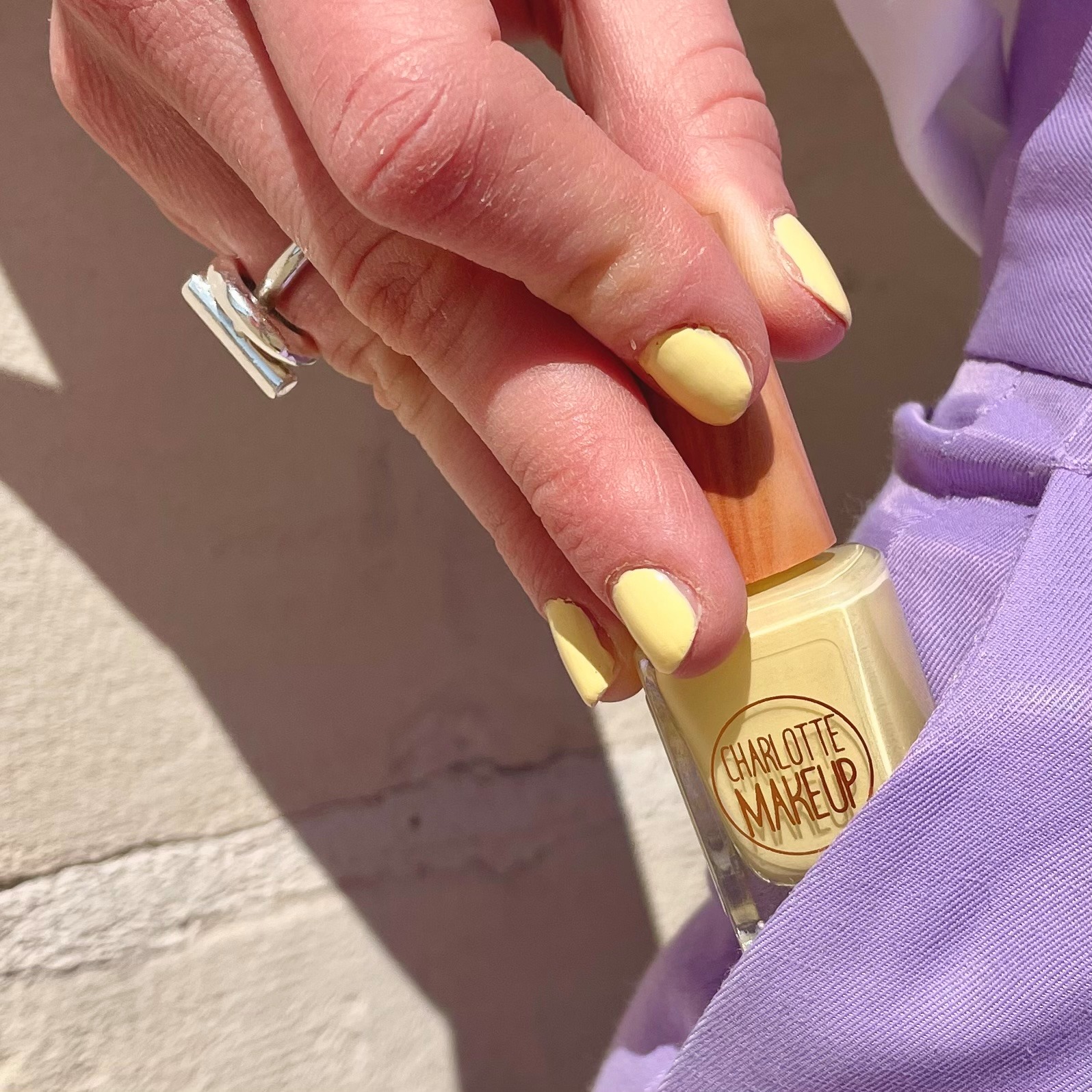 비건 매니큐어(Vegan and green nail polish)